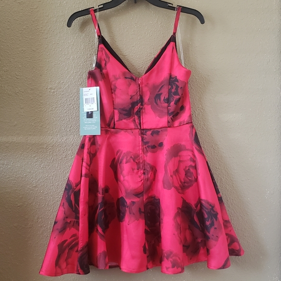 NWT Floral Red and Black Dress - Picture 4 of 6